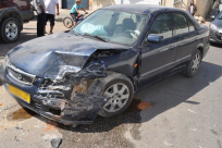  اللد: إصابة شخصين بحادث طرق بين مركبتين في حي المحطة 